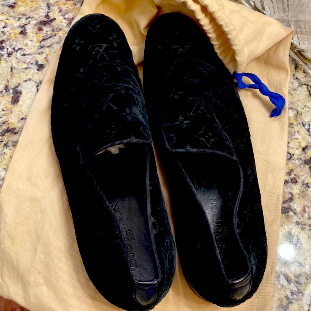 Very used Authentic Louis Vuitton slides* Classic driving slides